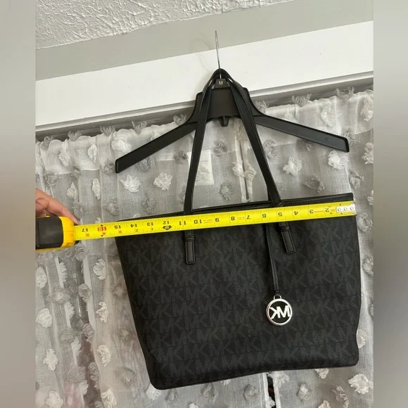 Michael Kors purse - Picture 4 of 8